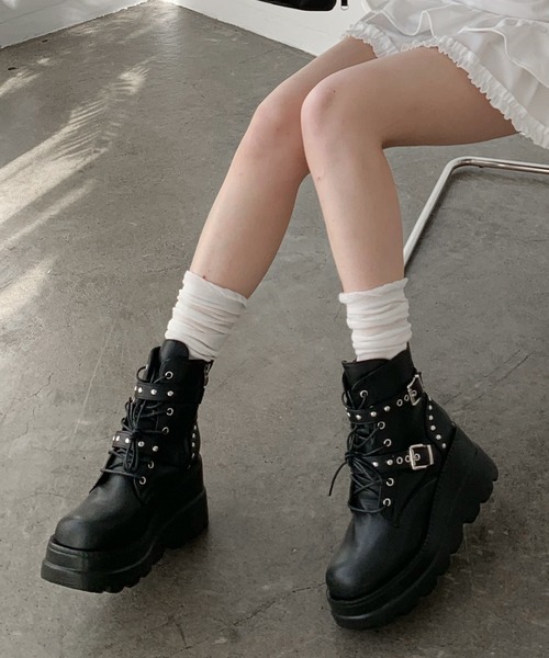 lilful(リルフル)の「スタイル盛れ ダブルベルト スタッズアクセント レースアップ 厚底ショートブーツ(ブーツ・レディース・ブラック・38/36)」の14枚目の写真
