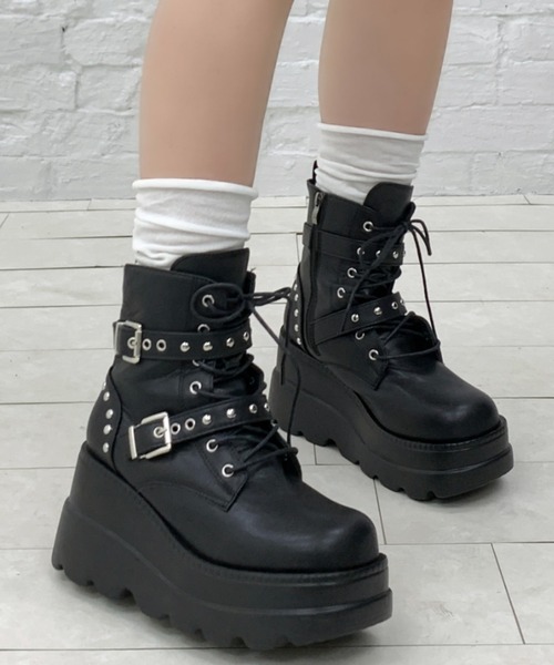 lilful(リルフル)の「スタイル盛れ ダブルベルト スタッズアクセント レースアップ 厚底ショートブーツ(ブーツ・レディース・ブラック・38/36)」の10枚目の写真