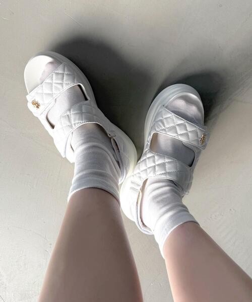 WEGO（ウィゴー）の「WEGO/厚底キルティングサンダル（サンダル・レディース・ホワイト/ブラック・MEDIUM/LARGE）」の2枚目の写真