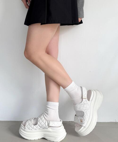 WEGO（ウィゴー）の「WEGO/厚底キルティングサンダル（サンダル・レディース・ホワイト/ブラック・MEDIUM/LARGE）」の6枚目の写真