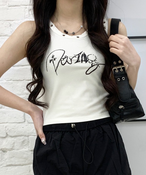 lilful(リルフル)の「ショート丈アイレットプリントタンク(タンクトップ・レディース・ブラック/ホワイト・L/M/S)」の5枚目の写真