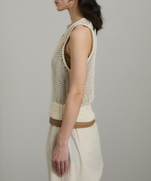 SALON adam et rope'（サロン アダム エ ロペ）の「ギマコットンスパンコールベスト/タンク（ベスト・レディース・チャコールグレー/オフホワイト/ブラウン系その他2・FREE）」の21枚目の写真