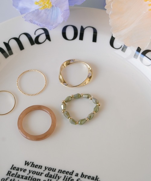 ammy.（エイミードット）の「【 ammy. / エイミードット 】 カラービーズ アクリル リング / 5個セット（リング・レディース・ブラック/モスグリーン/オレンジ/ホワイト・FREE）」の10枚目の写真