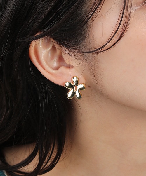 Monocoro toppi（モノコロトッピ）の「ニュアンス フラワー イヤリング（イヤリング・レディース・シルバー/ゴールド・フリー）」の7枚目の写真