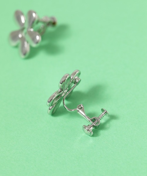 Monocoro toppi（モノコロトッピ）の「ニュアンス フラワー イヤリング（イヤリング・レディース・シルバー/ゴールド・フリー）」の16枚目の写真