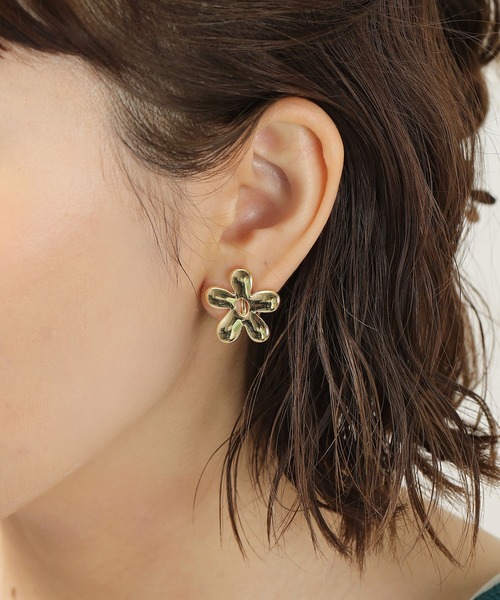 Monocoro toppi（モノコロトッピ）の「ニュアンス フラワー イヤリング（イヤリング・レディース・シルバー/ゴールド・フリー）」の11枚目の写真