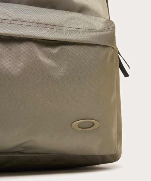 OAKLEY（オークリー）の「OAKLEY Fgl Backpack M 9.0（オークリー Fgl バックパック M 9.0）（バックパック/リュック・メンズ・ブラック系/グリーン系・FREE）」の3枚目の写真