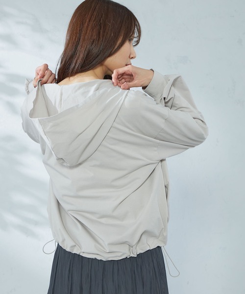 GALLORIA（ギャローリア）の「ＵＶカット　裾スピンドルパーカー（パーカー・レディース・ライトベージュ/ブラック・LL/S/M/L）」の8枚目の写真