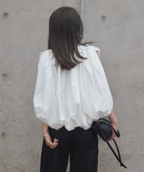 LAULEN（ローレン）の「sleeveless balloon shirt /スタンドカラー比翼スリーブレスバルーンシャツ（シャツ/ブラウス・レディース・ホワイト・FREE）」の3枚目の写真