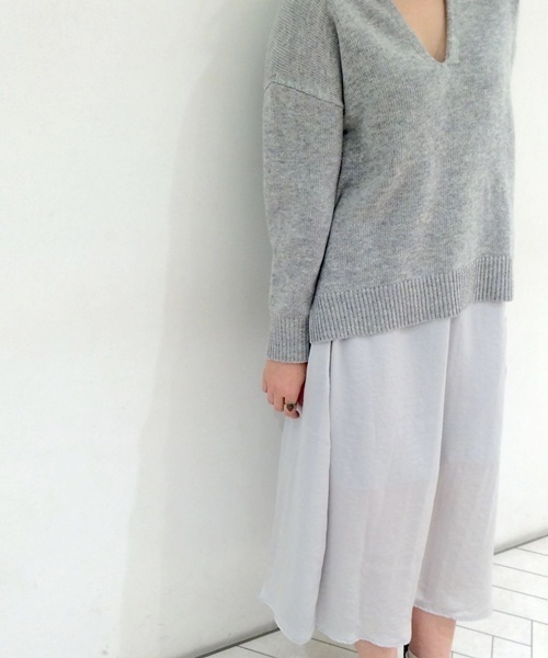 Kastane(カスタネ)の「サテンスリットロングスカート(スカート・レディース・ブラック/ライトグレー/オリーブ/ピンク・FREE)」の7枚目の写真