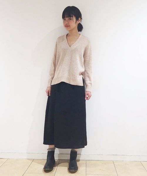 Kastane(カスタネ)の「サテンスリットロングスカート(スカート・レディース・ブラック/ライトグレー/オリーブ/ピンク・FREE)」の8枚目の写真