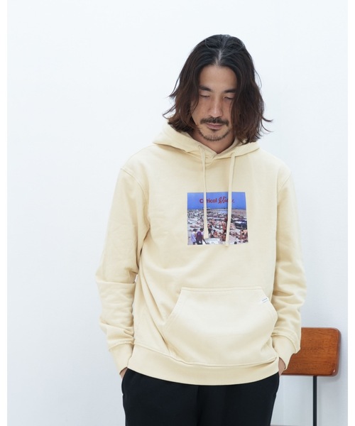 TCSS(ティーシーエスエス)の「HOODIE/Critical Slideクリティカルスライド(TCSS)ブランドロゴデザインフォトプリントフード付きプルパーカー(パーカー・メンズ・サンドベージュ・MEDIUM/LARGE/X-LARGE)」の3枚目の写真