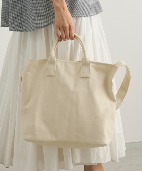 Libra Cue(リブラ キュー)の「キャンバス2wayバッグ(ショルダーバッグ・レディース・ホワイト/ブラック/レッド・FREE)」の4枚目の写真