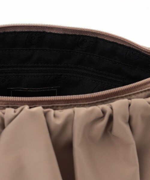TOCCA(トッカ)の「FRILL POCHETTE ポシェット(ショルダーバッグ・レディース・ベージュ系/ブラック系/ブラック系1/アイボリー系/ブラウン系・F)」の20枚目の写真