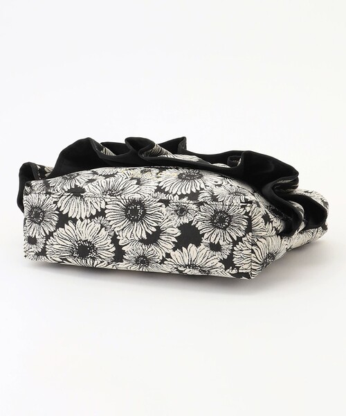 TOCCA(トッカ)の「FRILL POCHETTE ポシェット(ショルダーバッグ・レディース・ベージュ系/ブラック系/ブラック系1/アイボリー系/ブラウン系・F)」の9枚目の写真