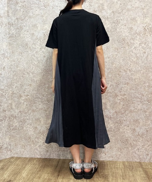 axes femme（アクシーズファム）の「プリーツ切替ワンピース（ワンピース・レディース・ネイビー/ブラック・FREE）」の4枚目の写真