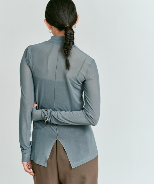W:Huku（フーク）の「ストレッチ メッシュ ハイネック トップス / Sheer Stretch Mesh Mock Neck Top（Tシャツ/カットソー・レディース・ブラウン/ブルー系/チャコール/クリーム/ブラック・FREE）」の15枚目の写真
