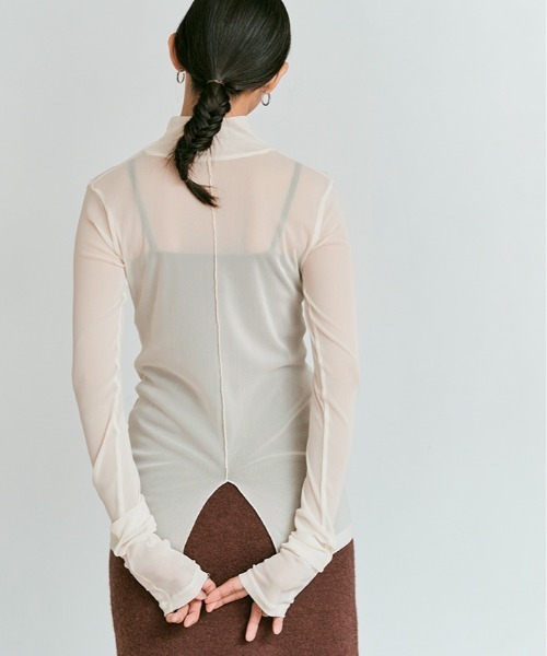 W:Huku（フーク）の「ストレッチ メッシュ ハイネック トップス / Sheer Stretch Mesh Mock Neck Top（Tシャツ/カットソー・レディース・ブラウン/ブルー系/チャコール/クリーム/ブラック・FREE）」の6枚目の写真