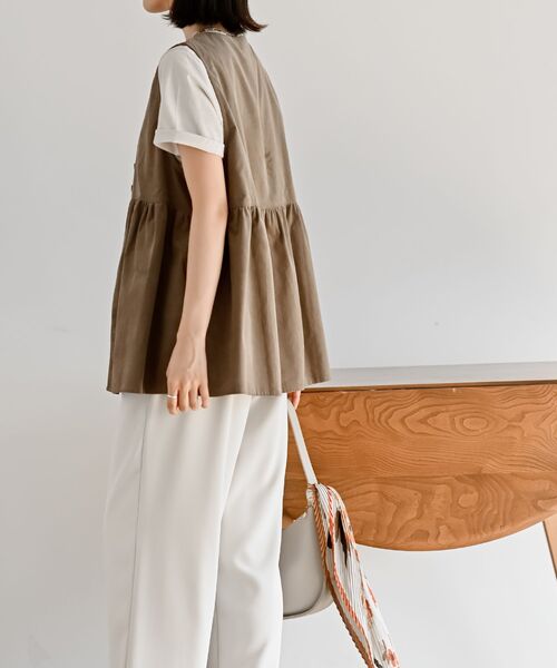 rps（アールピーエス）の「コーデュロイペプラムベスト（ベスト・レディース・モカ/チャコールグレー/ダークネイビー・フリー）」の13枚目の写真