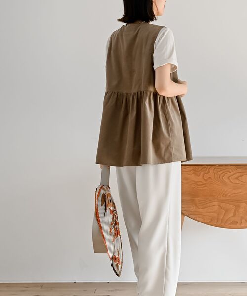 rps（アールピーエス）の「コーデュロイペプラムベスト（ベスト・レディース・モカ/チャコールグレー/ダークネイビー・フリー）」の8枚目の写真