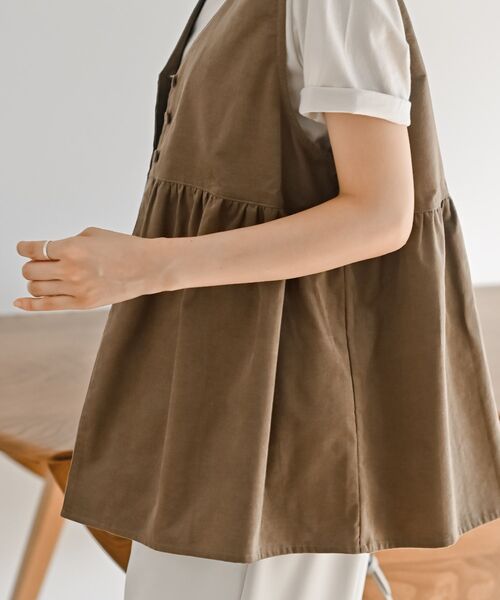 rps（アールピーエス）の「コーデュロイペプラムベスト（ベスト・レディース・モカ/チャコールグレー/ダークネイビー・フリー）」の5枚目の写真