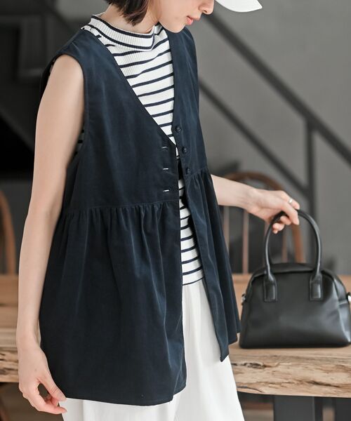 rps（アールピーエス）の「コーデュロイペプラムベスト（ベスト・レディース・モカ/チャコールグレー/ダークネイビー・フリー）」の6枚目の写真