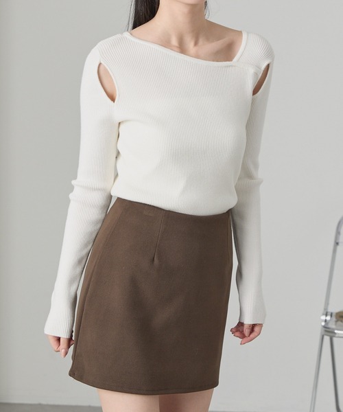 Cieluna（シエルナ）の「【Cieluna】アシンメトリーネックカットオフリブニットトップス（ニット/セーター・レディース・ネイビー/ベージュ/チャコールグレー/オフホワイト/ボルドー/ブラウン/ブラック・L/M）」の20枚目の写真