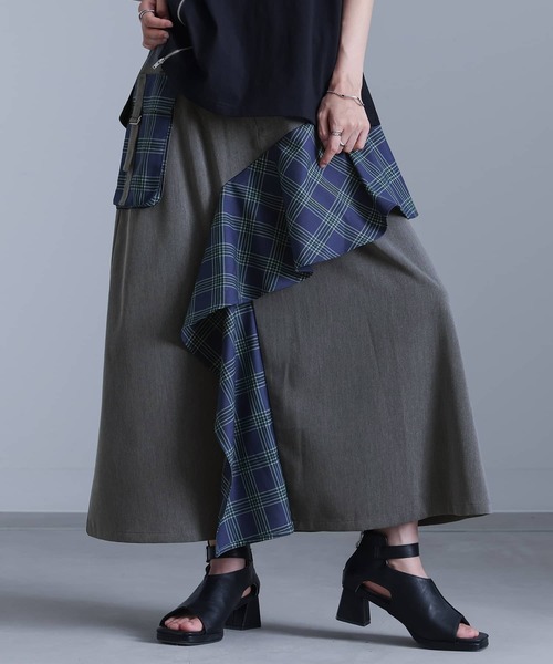 kOhAKU（コハク）の「『フレアチェックドッキングスカート』（スカート・レディース・グレー/ブラック・2/1）」の2枚目の写真