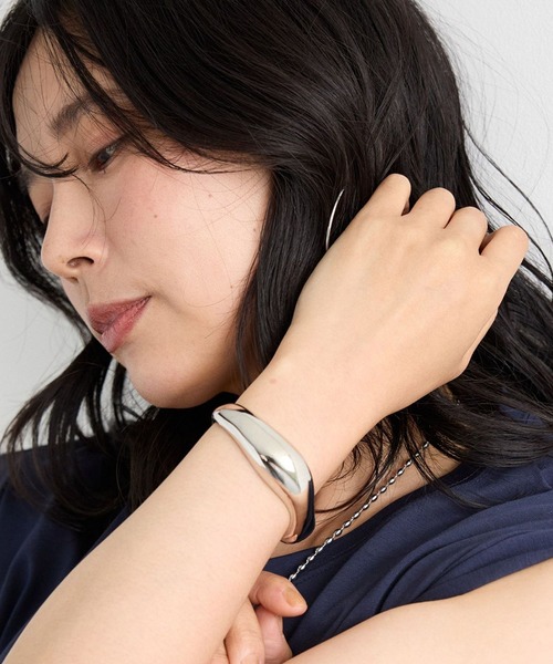 BARNYARDSTORM（バンヤードストーム）の「BARNYARDSTORM / メタルニュアンスバングル【MADE IN JAPAN】（バングル/リストバンド・レディース・シルバー/ゴールド・FREE）」の8枚目の写真