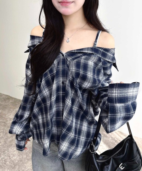 INGNI（イング）の「2Wayオフショルチェック柄シャツ（シャツ/ブラウス・レディース・ブラウン系その他2/ブラック系/ネイビー系2・M）」の4枚目の写真