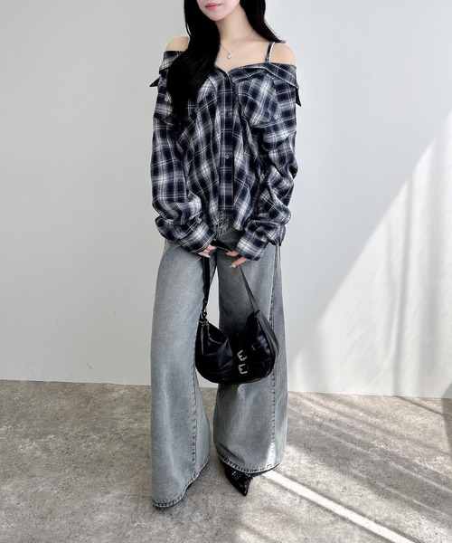 INGNI（イング）の「2Wayオフショルチェック柄シャツ（シャツ/ブラウス・レディース・ブラウン系その他2/ブラック系/ネイビー系2・M）」の7枚目の写真