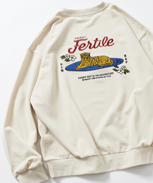 セール】限定展開 リラックスフィット デザイン刺繍 クルーネック