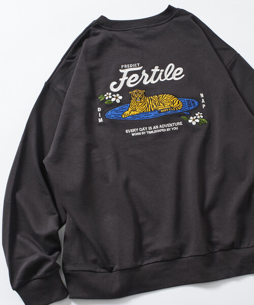 セール】限定展開 リラックスフィット デザイン刺繍 クルーネック