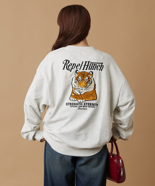 セール】限定展開 リラックスフィット デザイン刺繍 クルーネック