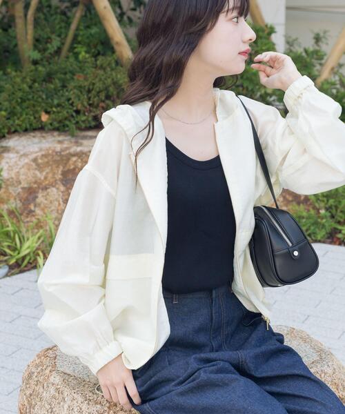 ITEMS URBANRESEARCH(アイテムズ アーバンリサーチ)の「シアーフードブルゾン(ブルゾン・レディース・カーキ/ブラック/オフホワイト・FREE)」の2枚目の写真