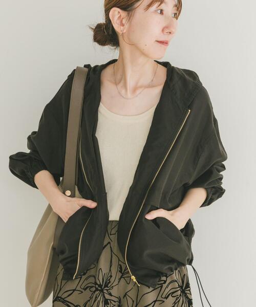 ITEMS URBANRESEARCH(アイテムズ アーバンリサーチ)の「シアーフードブルゾン(ブルゾン・レディース・カーキ/ブラック/オフホワイト・FREE)」の3枚目の写真