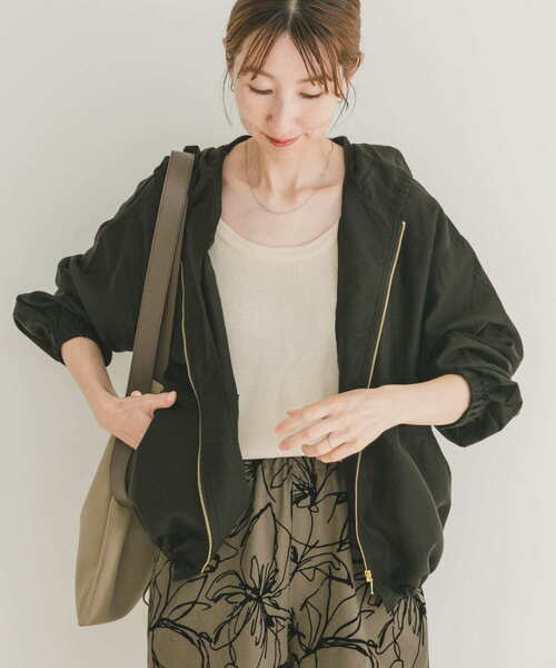 ITEMS URBANRESEARCH(アイテムズ アーバンリサーチ)の「シアーフードブルゾン(ブルゾン・レディース・カーキ/ブラック/オフホワイト・FREE)」の9枚目の写真