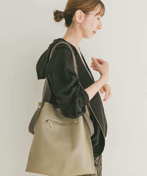 ITEMS URBANRESEARCH(アイテムズ アーバンリサーチ)の「シアーフードブルゾン(ブルゾン・レディース・カーキ/ブラック/オフホワイト・FREE)」の11枚目の写真