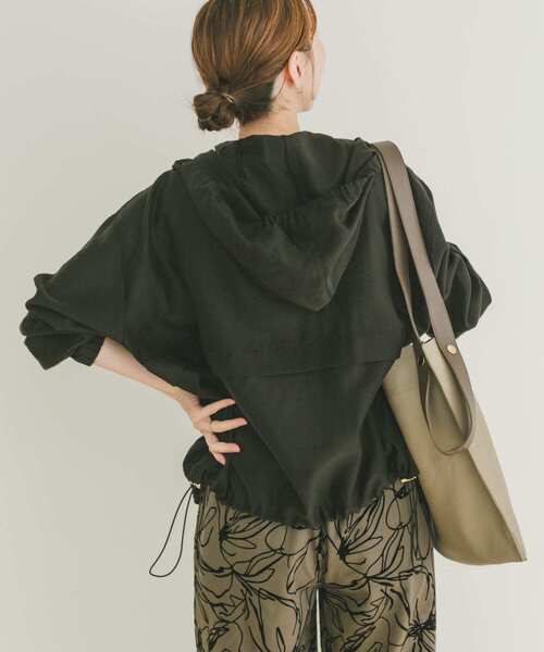 ITEMS URBANRESEARCH(アイテムズ アーバンリサーチ)の「シアーフードブルゾン(ブルゾン・レディース・カーキ/ブラック/オフホワイト・FREE)」の15枚目の写真