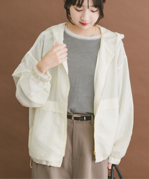 ITEMS URBANRESEARCH(アイテムズ アーバンリサーチ)の「シアーフードブルゾン(ブルゾン・レディース・カーキ/ブラック/オフホワイト・FREE)」の1枚目の写真