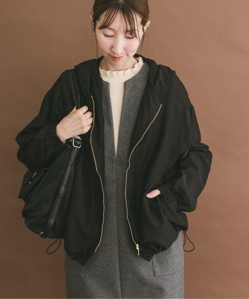 ITEMS URBANRESEARCH(アイテムズ アーバンリサーチ)の「シアーフードブルゾン(ブルゾン・レディース・カーキ/ブラック/オフホワイト・FREE)」の2枚目の写真