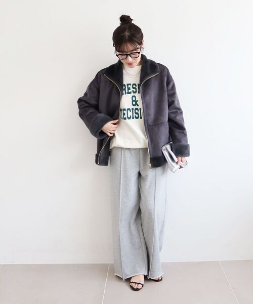 le.coeur blanc（ルクールブラン）の「ヴィンテージロゴスウェットプルオーバー（スウェット・レディース・ライトベージュ/チャコールグレー・38）」の7枚目の写真