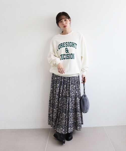 le.coeur blanc（ルクールブラン）の「ヴィンテージロゴスウェットプルオーバー（スウェット・レディース・ライトベージュ/チャコールグレー・38）」の10枚目の写真