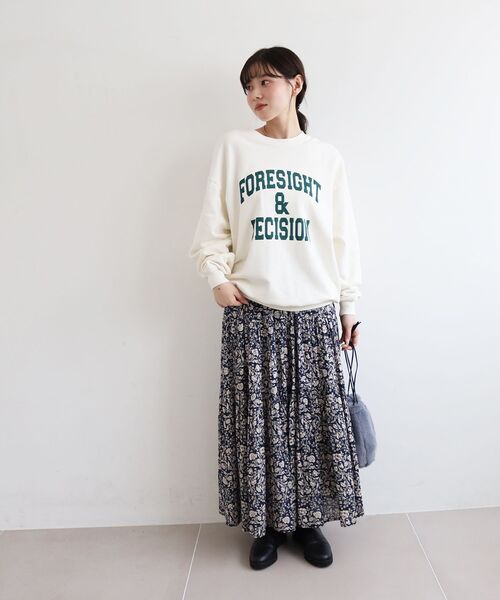 le.coeur blanc（ルクールブラン）の「ヴィンテージロゴスウェットプルオーバー（スウェット・レディース・ライトベージュ/チャコールグレー・38）」の11枚目の写真