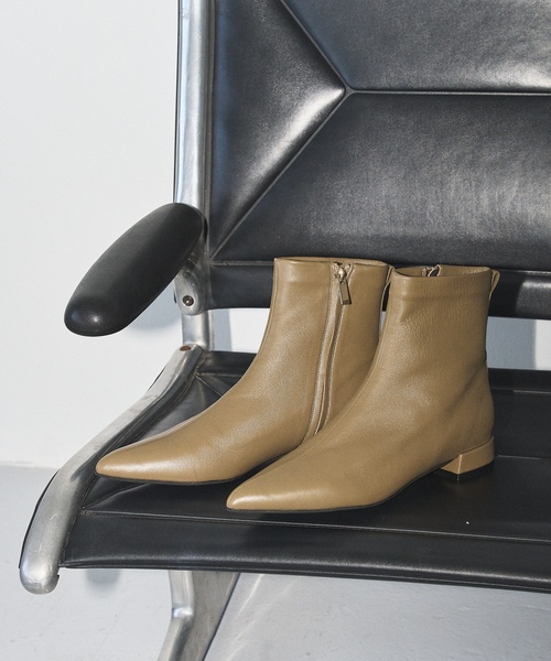 GRISE（グリーズ）の「GRISEレザーポインテッドソフトフィットショートブーツ（ブーツ・レディース・ブラック/ブラウン/ウッド・LARGE/SMALL/MEDIUM/X-LARGE）」の3枚目の写真