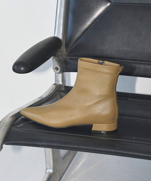 GRISE（グリーズ）の「GRISEレザーポインテッドソフトフィットショートブーツ（ブーツ・レディース・ブラック/ブラウン/ウッド・LARGE/SMALL/MEDIUM/X-LARGE）」の13枚目の写真