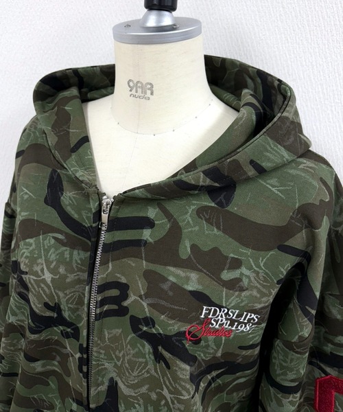 セール】バックナンバリングロゴカモフラ柄ジップアップパーカー