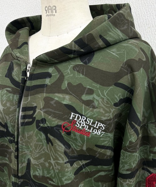 セール】バックナンバリングロゴカモフラ柄ジップアップパーカー