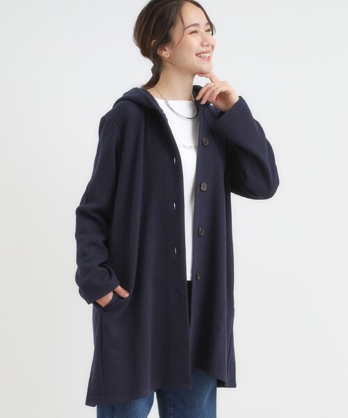 SHOO・LA・RUE（シューラルー）の「【高レビュー/春まで着られる】体型をカバーしながらスマートに魅せる ラインジャカードコーディガン（カーディガン/ボレロ・レディース・ネイビー/グレー系その他/ライトベージュ/オリーブ・01/02/03/04）」の4枚目の写真