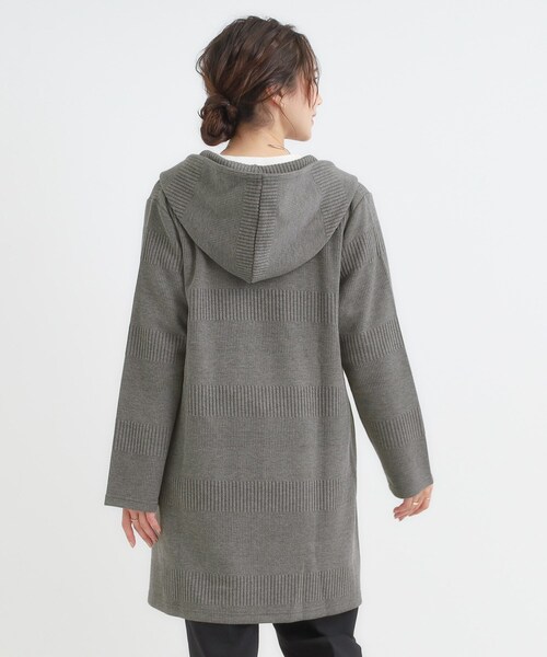 SHOO・LA・RUE（シューラルー）の「【高レビュー/春まで着られる】体型をカバーしながらスマートに魅せる ラインジャカードコーディガン（カーディガン/ボレロ・レディース・ネイビー/グレー系その他/ライトベージュ/オリーブ・01/02/03/04）」の6枚目の写真